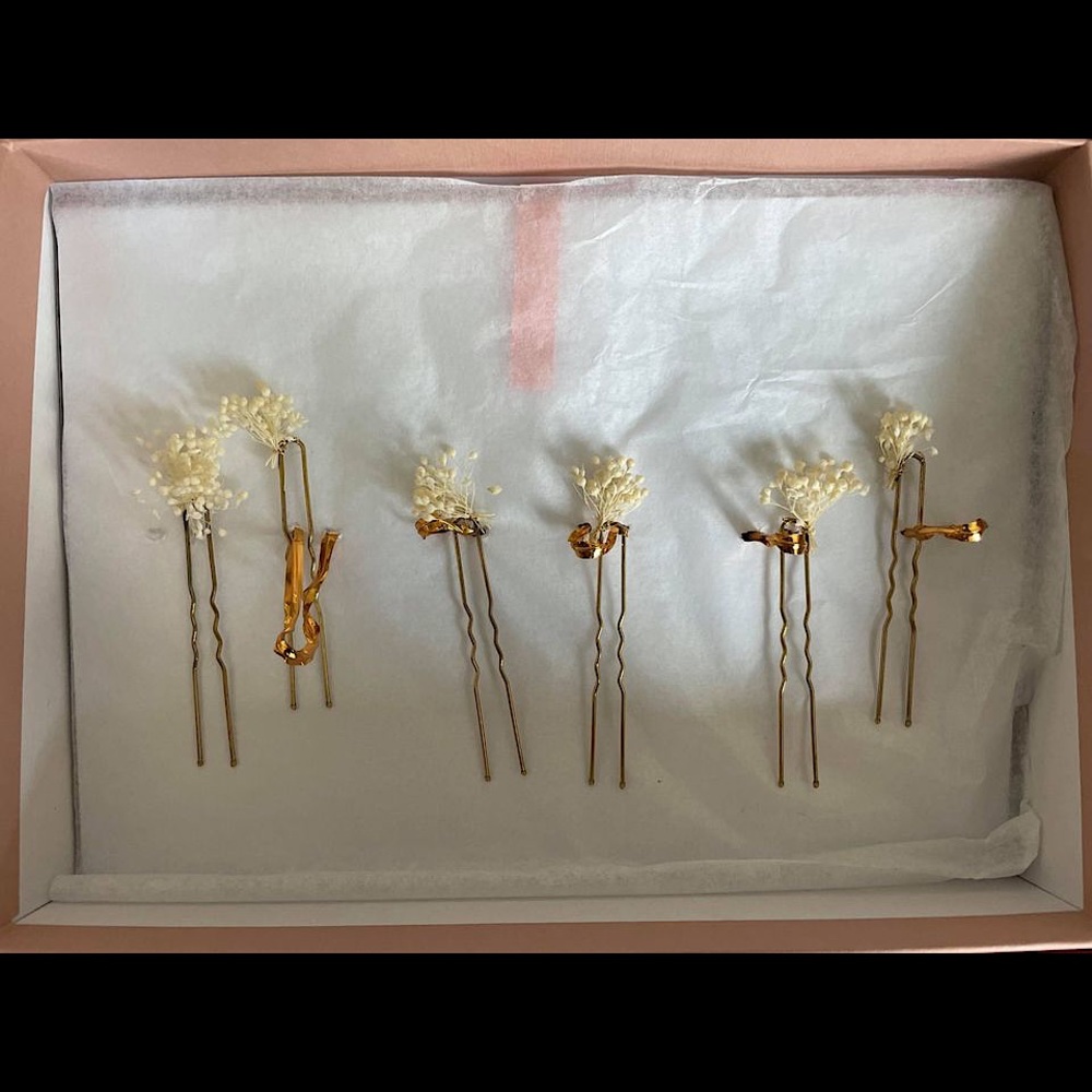 BHLDN Copine Preserved Flower Hair Pins